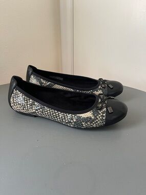 Vionic Women’s Black Leather and Snake-Print Ballet Flats Size 8.5